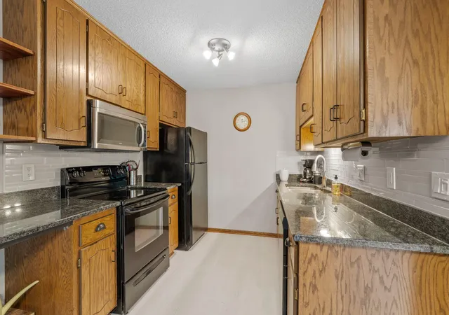 4th image of 8545 Maplebrook Pkwy N, Brooklyn Park, MN 55445 | MLS# 7103844