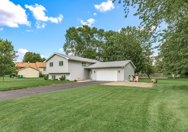 Homes for sale in Inver Grove Heights, MN | 6672 Dawn Wy, Inver Grove Heights, MN 55076 | MLS# 7103848