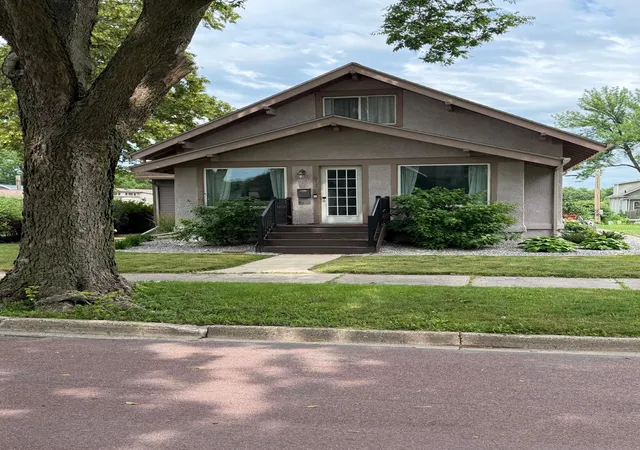 Homes for sale in Redwood Falls, MN | 417 E Wyoming St, Redwood Falls, MN 56283 | MLS# 7103870