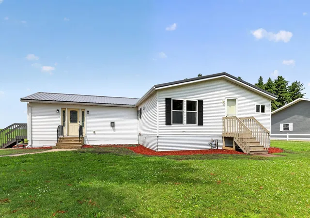 Photo 4 of Single family home for sale at 1445 1st Avenue SW, Oronoco, MN 55960 | MLS# 7103875 | Listing updated on 2026-08-18