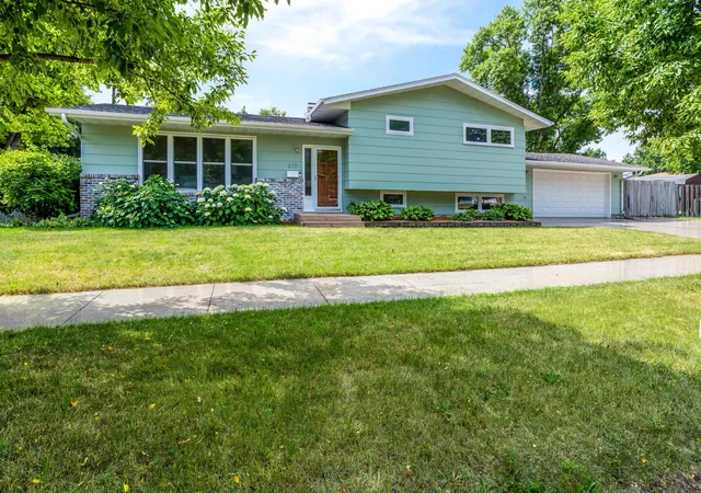 1st image of 210 29th Ave N, Fargo, ND 58102 | MLS# 7103891