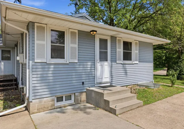 Homes for sale in Maplewood, MN | 821 Sterling St N, Maplewood, MN 55119 | MLS# 7103896