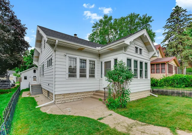 3rd image of 1140 Maryland Ave E, Saint Paul, MN 55106 | MLS# 7103905