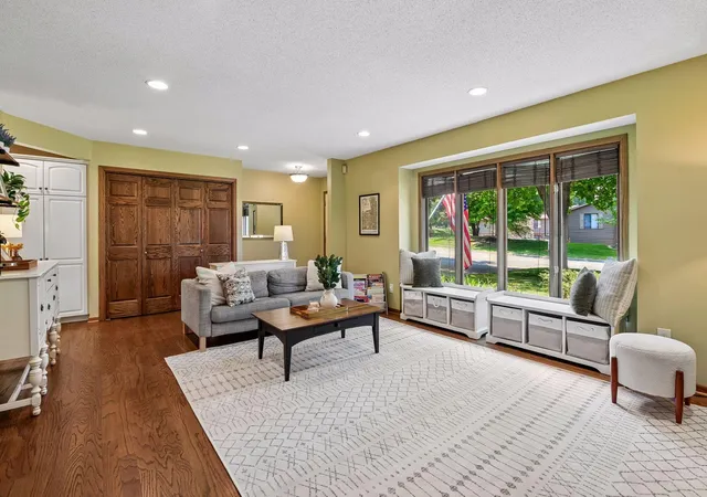 Photo 4 of Sale Pending at 4615 Saddlewood Dr, Minnetonka, MN 55345 | MLS# 7103909 | Listing updated on 2026-08-24