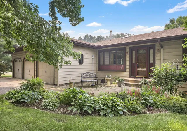 1st image of 19010 Albatross St Nw, Cedar, MN 55011 | MLS# 7103967