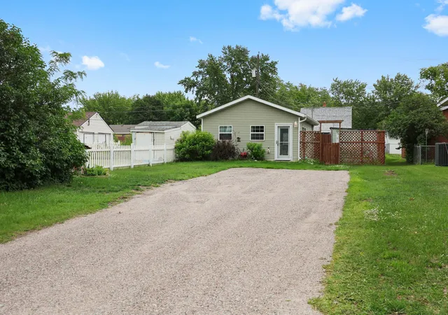 Photo 1 of Single family home for sale at 204 37th Avenue N, Saint Cloud, MN 56303 | MLS# 7103971 | Listing updated on 2026-09-22