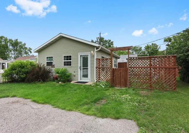 Photo 3 of Single family home for sale at 204 37th Avenue N, Saint Cloud, MN 56303 | MLS# 7103971 | Listing updated on 2026-09-22