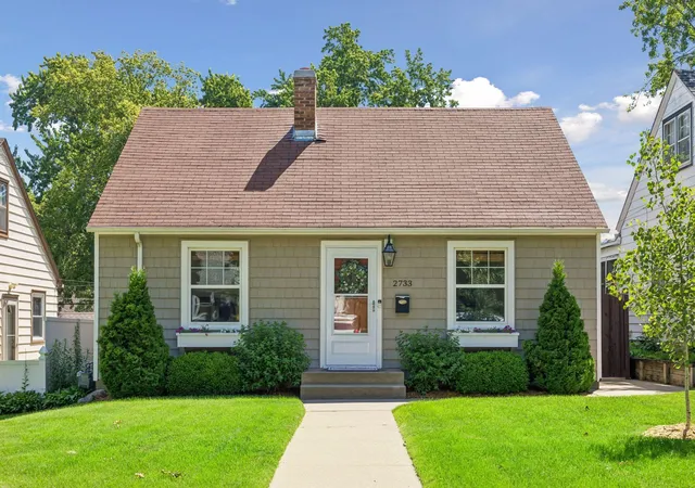 2nd image of 2733 Georgia Ave S, Minneapolis, MN 55426 | MLS# 7103985