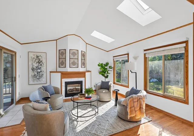 Photo 3 of Sale Pending at 17462 Logans Dr, Eden Prairie, MN 55346 | MLS# 7104005 | Listing updated on 2026-08-25