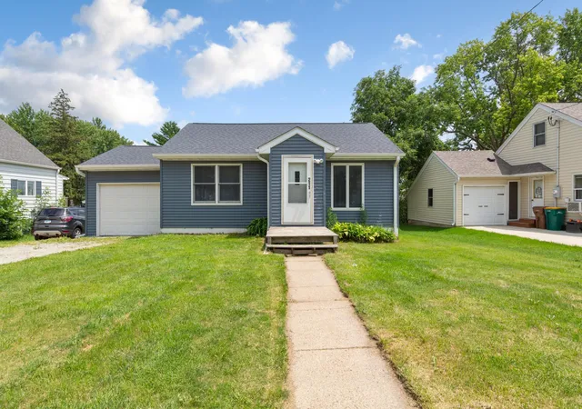 2nd image of 211 Independence Ave S, Clarks Grove, MN 56016 | MLS# 7104054