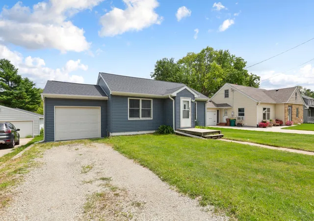 Homes for sale in Clarks Grove, MN | 211 Independence Ave S, Clarks Grove, MN 56016 | MLS# 7104054