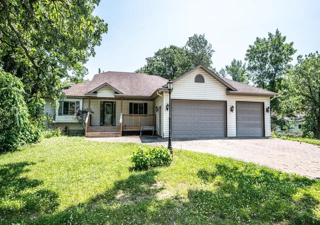 1st image of 700 Ridge Rd, Henderson, MN 56044 | MLS# 7104055