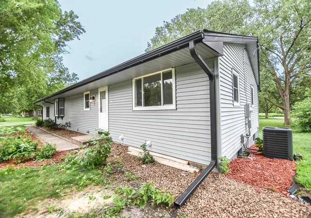 3rd image of 6631 Jackson St Ne, Minneapolis, MN 55432 | MLS# 7104060