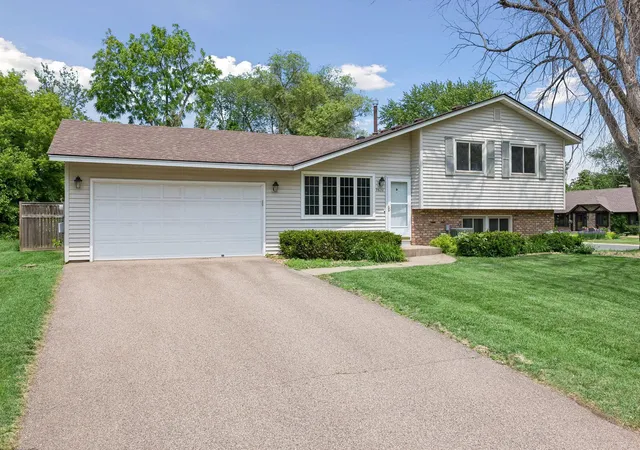 Homes for sale in Bloomington, MN | 9630 12th Avenue Cir, Bloomington, MN 55425 | MLS# 7104100