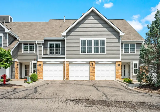 Homes for sale in Minnetonka, MN | 6155 Chasewood Pkwy #204, Minnetonka, MN 55343 | MLS# 7104112