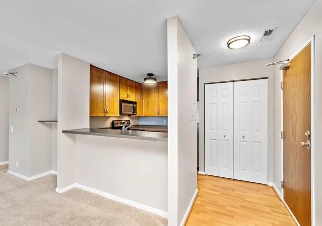 Homes for sale in Minnetonka, MN | 6155 Chasewood Pkwy #204, Minnetonka, MN 55343 | MLS# 7104112