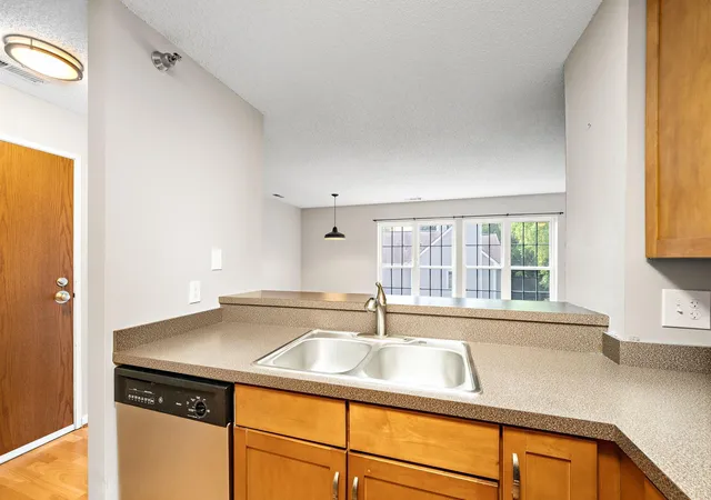 Homes for sale in Minnetonka, MN | 6155 Chasewood Pkwy #204, Minnetonka, MN 55343 | MLS# 7104112
