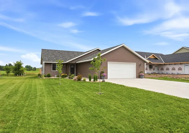 Homes for sale in Litchfield, MN | 716 W 8th St, Litchfield, MN 55355 | MLS# 7104126