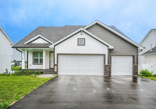 Homes for sale in Lakeville, MN | 5832 178th St W, Lakeville, MN 55044 | MLS# 7104157