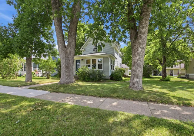 4th image of 319 S Miller Ave, Litchfield, MN 55355 | MLS# 7104173