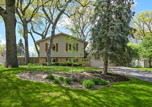 Homes for sale in Burnsville, MN | 15008 Oakland Ave, Burnsville, MN 55306 | MLS# 7104205