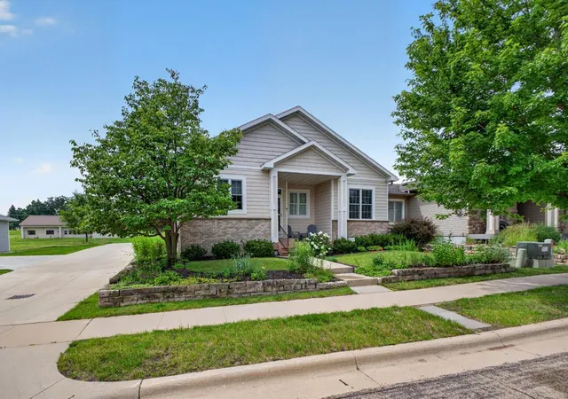 2nd image of 1948 Hadley Creek Dr Ne, Rochester, MN 55906 | MLS# 7104213