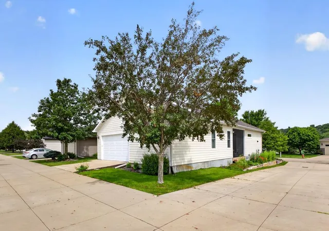 32nd image of 1948 Hadley Creek Dr Ne, Rochester, MN 55906 | MLS# 7104213