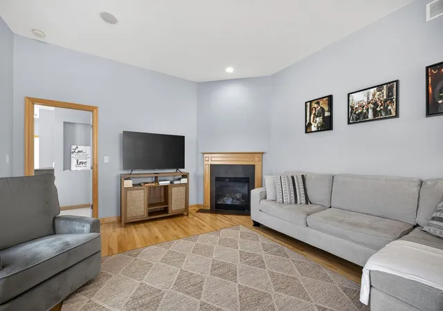 3rd image of 1948 Hadley Creek Dr Ne, Rochester, MN 55906 | MLS# 7104213