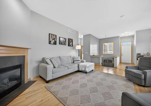 4th image of 1948 Hadley Creek Dr Ne, Rochester, MN 55906 | MLS# 7104213