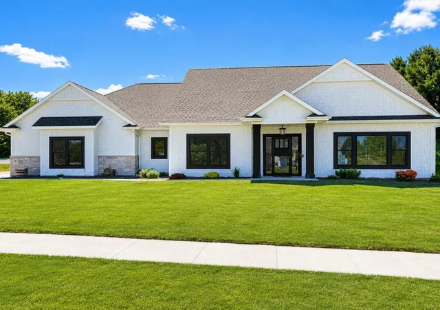 1st image of 2009 Oscar Dr Ne, Rochester, MN 55906 | MLS# 7104226