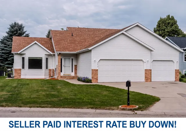 Photo 1 of Single family home for sale at 3317 Westmoor Dr, Moorhead, MN 56560 | MLS# 7104265 | Listing updated on 2026-10-07