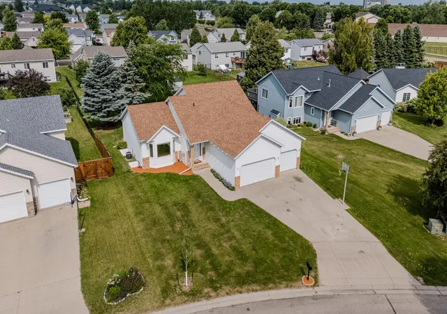 2nd image of 3317 Westmoor Dr, Moorhead, MN 56560 | MLS# 7104265