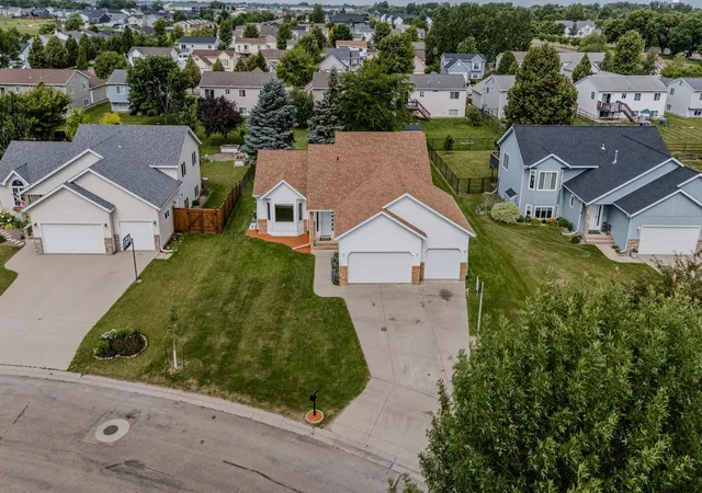 3rd image of 3317 Westmoor Dr, Moorhead, MN 56560 | MLS# 7104265