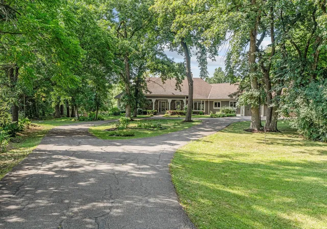Photo 3 of Single family home for sale at 592 County Rd 24, Wayzata, MN 55391 | MLS# 7104277 | Listing updated on 2026-09-22