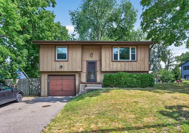 2nd image of 5190 Three Points Blvd, Mound, MN 55364 | MLS# 7104279