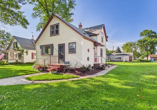 Photo 1 of Single family home for sale at 213 E 4th Street, Cyrus, MN 56381 | MLS# 7104326 | Listing updated on 2026-10-01