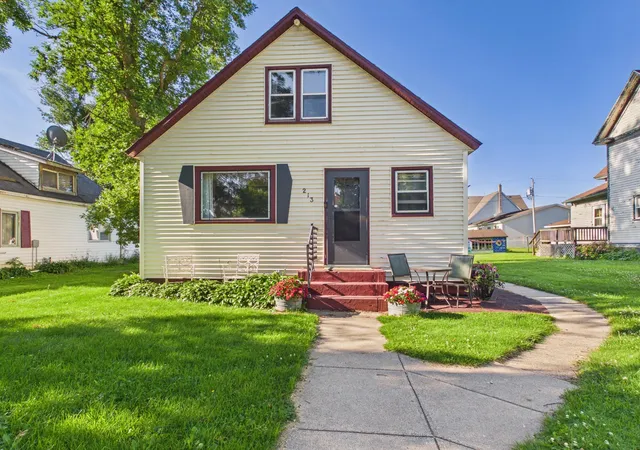 Photo 2 of Single family home for sale at 213 E 4th Street, Cyrus, MN 56381 | MLS# 7104326 | Listing updated on 2026-10-01