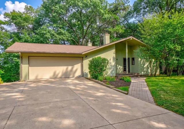 1st image of 515 Pine Tree Trl, Stillwater, MN 55082 | MLS# 7104330