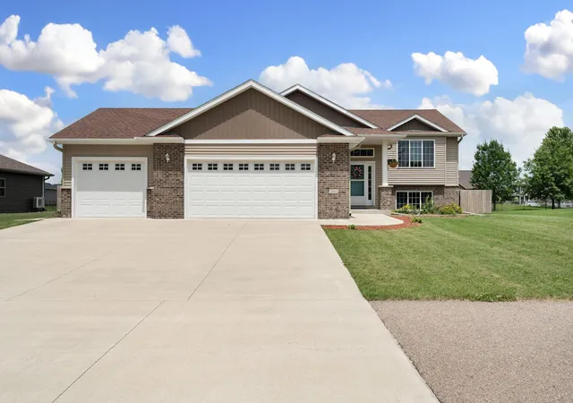 Photo 2 of Sale Pending at 2011 12th Avenue Ne, Austin, MN 55912 | MLS# 7104358 | Listing updated on 2026-08-31