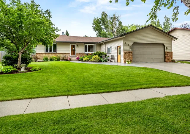 Homes for sale in West Fargo, ND | 813 8th St E, West Fargo, ND 58078 | MLS# 7104376