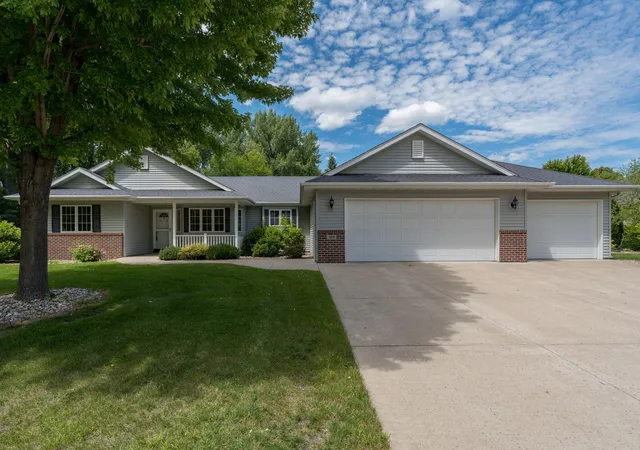 1st image of 100 Crystal Ln, Mankato, MN 56001 | MLS# 7104385