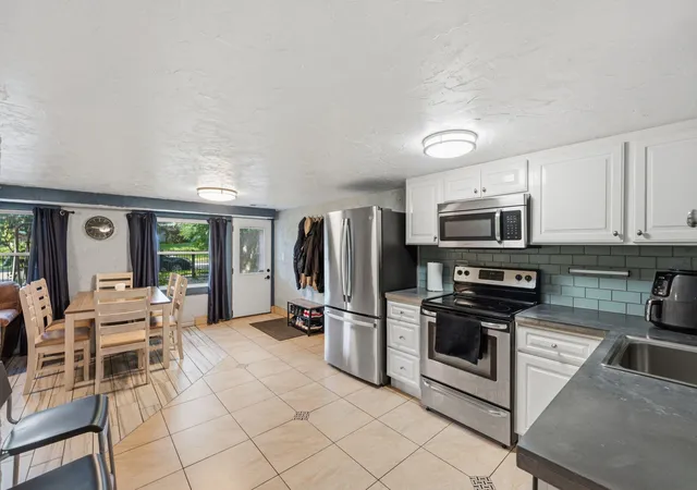 Photo 1 of Single family home for sale at 1231 Hewitt Ave, Saint Paul, MN 55104 | MLS# 7104434 | Listing updated on 2026-08-28