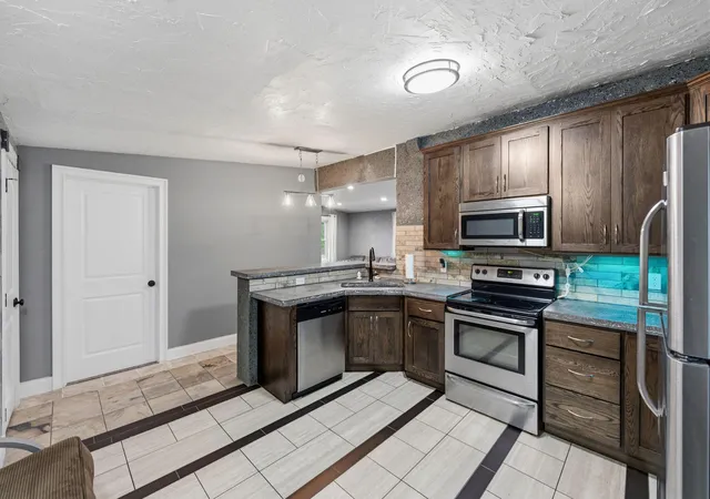 Photo 2 of Single family home for sale at 1231 Hewitt Ave, Saint Paul, MN 55104 | MLS# 7104434 | Listing updated on 2026-08-28