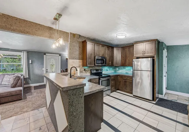 Photo 3 of Single family home for sale at 1231 Hewitt Ave, Saint Paul, MN 55104 | MLS# 7104434 | Listing updated on 2026-08-28