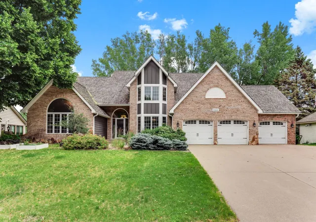 Homes for sale in Shoreview, MN | 5968 Scenic Pl, Shoreview, MN 55126 | MLS# 7104450