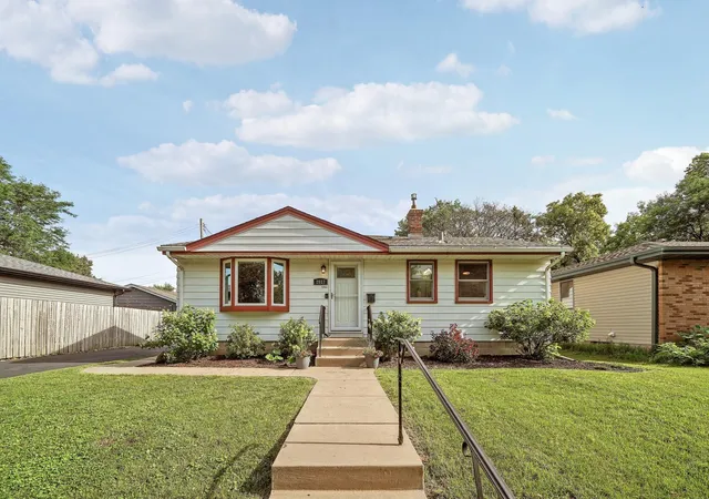 2nd image of 2017 Villard Ave, Saint Paul, MN 55116 | MLS# 7104495