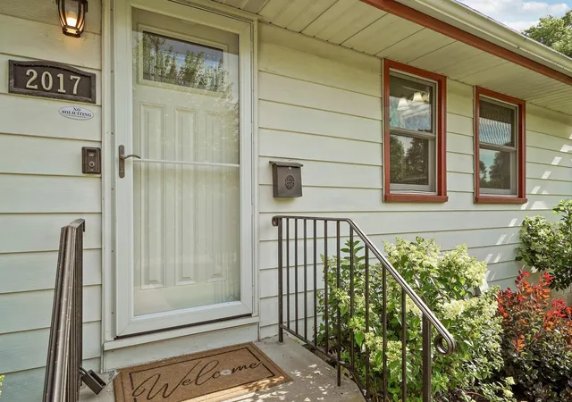 4th image of 2017 Villard Ave, Saint Paul, MN 55116 | MLS# 7104495