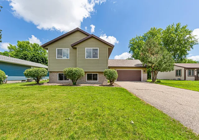 Homes for sale in Mankato, MN | 105 Martin Cir, Mankato, MN 56001 | MLS# 7104531