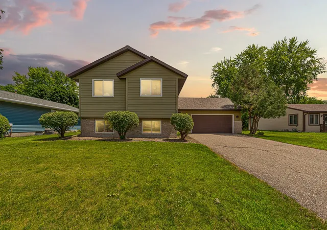 Homes for sale in Mankato, MN | 105 Martin Cir, Mankato, MN 56001 | MLS# 7104531