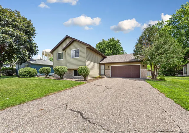 Homes for sale in Mankato, MN | 105 Martin Cir, Mankato, MN 56001 | MLS# 7104531